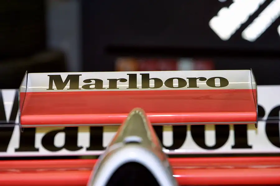 174 | 2004 | Donington | Grand Prix Collection | McLaren-Mercedes Benz MP4/10B-1 (1995) | © carsten riede fotografie