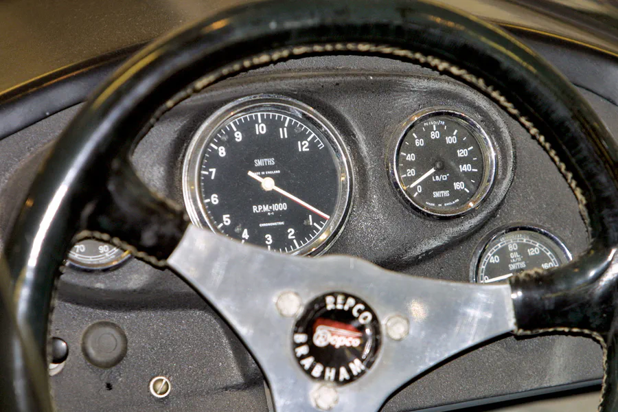 031 | 2004 | Donington | Grand Prix Collection | Brabham-Repco BT20 (1966-1969) | © carsten riede fotografie