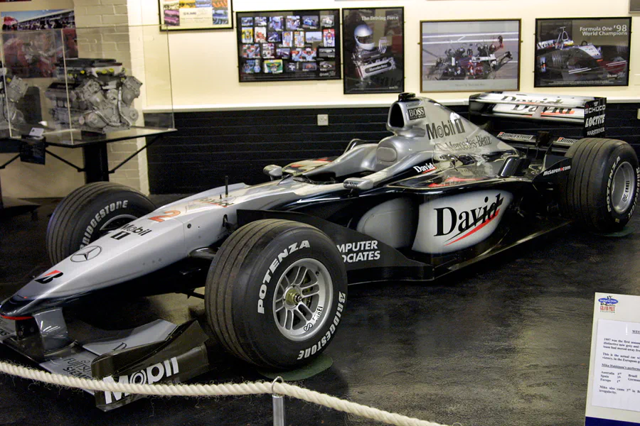 179 | 2004 | Donington | Grand Prix Collection | McLaren-Mercedes Benz MP4/15 (2000) | © carsten riede fotografie
