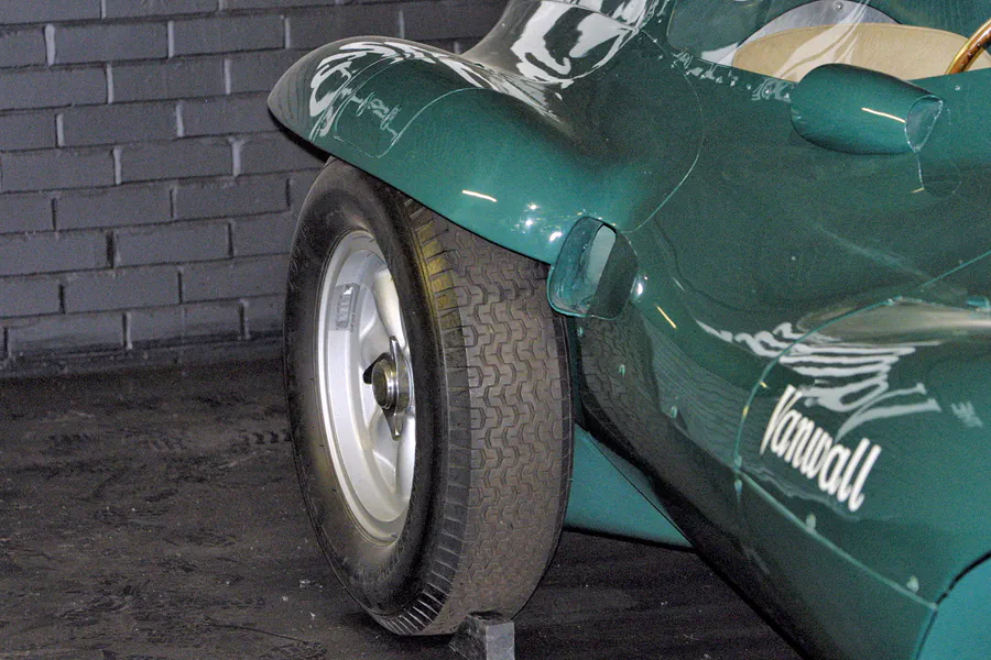 208 | 2004 | Donington | Grand Prix Collection | Vanwall VW5-10 Streamline (1957) | © carsten riede fotografie