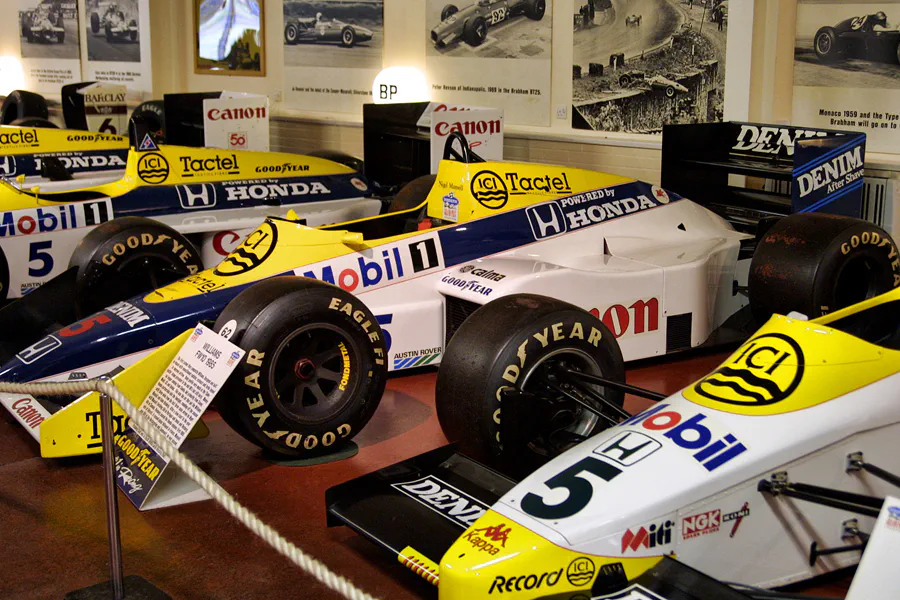 215 | 2004 | Donington | Grand Prix Collection | Williams-Honda FW10 (1985) | © carsten riede fotografie