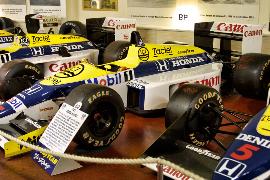 216 | 2004 | Donington | Grand Prix Collection | Williams-Honda FW11 (1986) | © carsten riede fotografie
