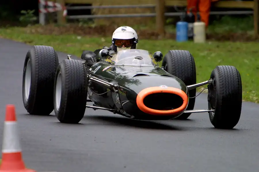 075 | 2004 | Goodwood | Festival Of Speed | BRM P61/2 (1964-1968) | Richard Attwood | © carsten riede fotografie