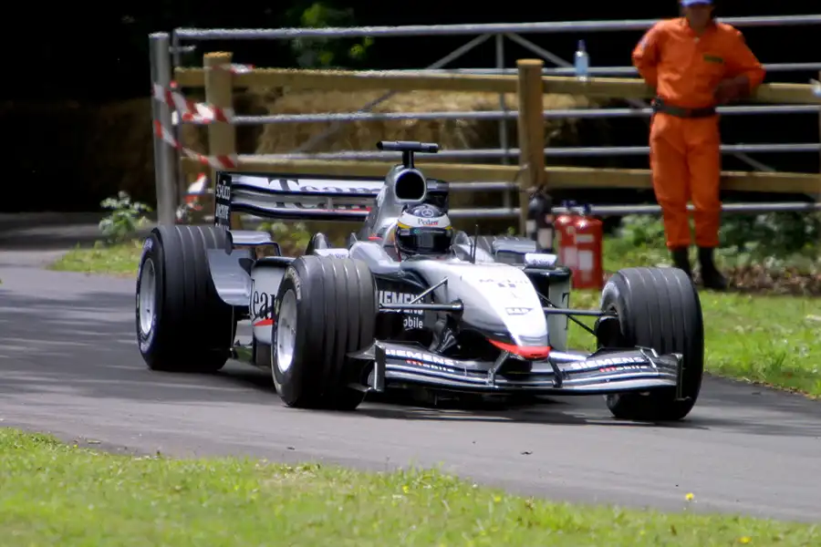 172 | 2004 | Goodwood | Festival Of Speed | McLaren-Mercedes Benz MP4-17D (2003) | Pedro De La Rosa | © carsten riede fotografie