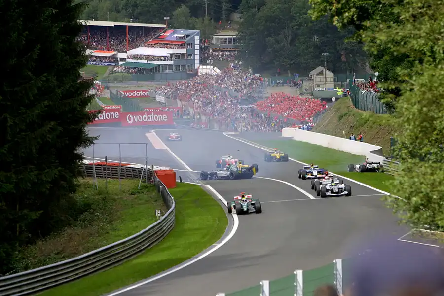 183 | 2004 | Spa-Francorchamps | Circuit De Spa-Francorchamps | Race | Crash in der 1. Runde | © carsten riede fotografie