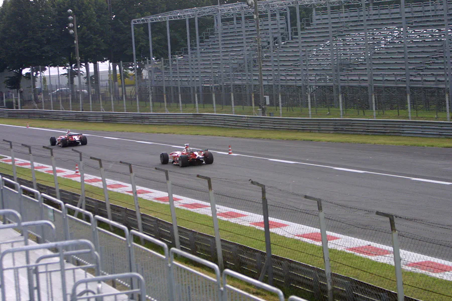 023 | 2004 | Monza | Ferrari F2004 | Andrea Bertolini + Ferrari F2004 | Luca Badoer | © carsten riede fotografie