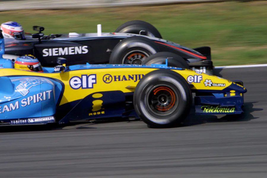 076 | 2004 | Monza | Renault R24 | Fernando Alonso + McLaren-Mercedes Benz MP4-19B | Kimi Raikkonen | © carsten riede fotografie