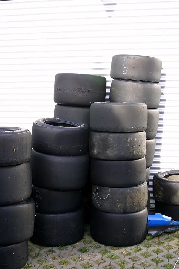 071 | 2004 | Motopark Oschersleben | Fahrerlager | © carsten riede fotografie