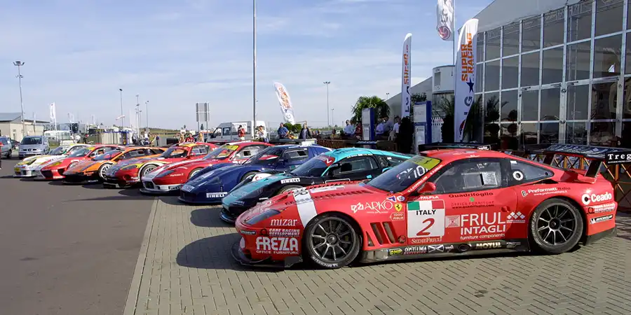 075 | 2004 | Motopark Oschersleben | Fahrerlager | © carsten riede fotografie