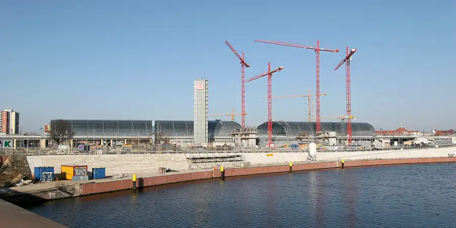 011 | 2005 | Berlin | Hauptbahnhof | © carsten riede fotografie