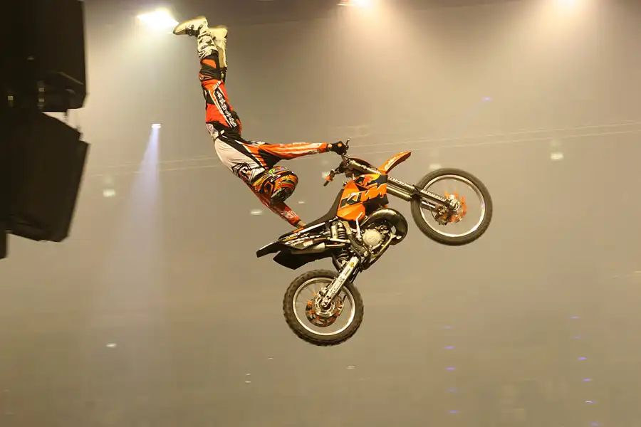 005 | 2005 | Berlin | Night Of The Jumps | © carsten riede fotografie