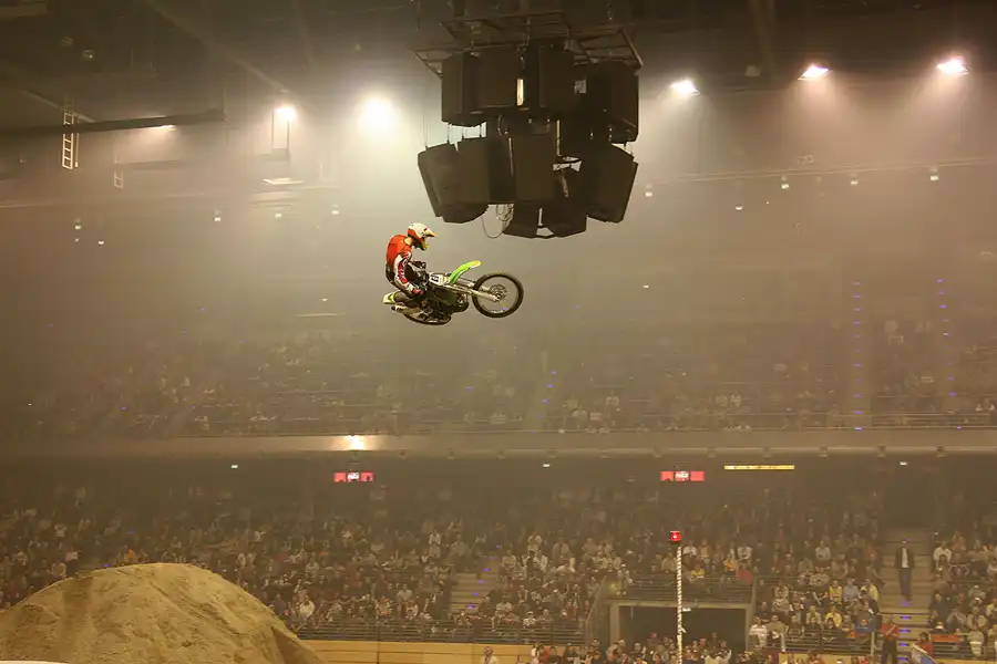 008 | 2005 | Berlin | Night Of The Jumps | © carsten riede fotografie