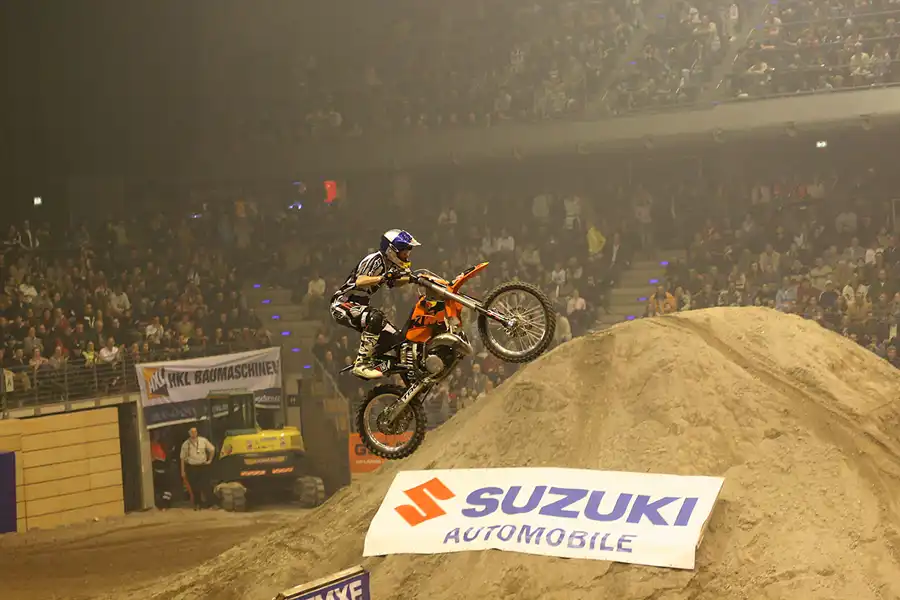 012 | 2005 | Berlin | Night Of The Jumps | © carsten riede fotografie