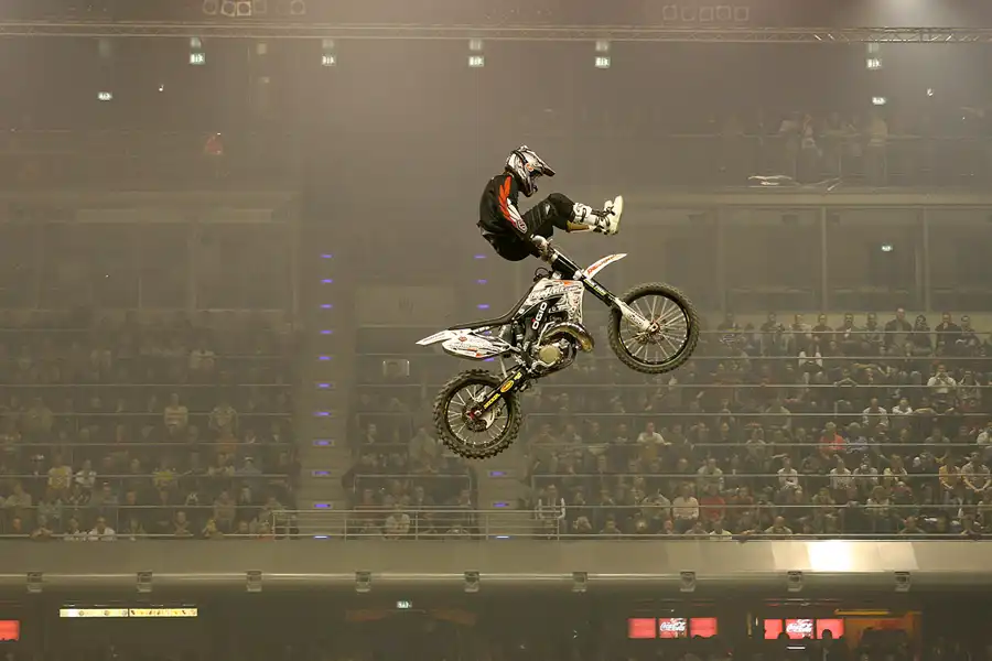 014 | 2005 | Berlin | Night Of The Jumps | © carsten riede fotografie