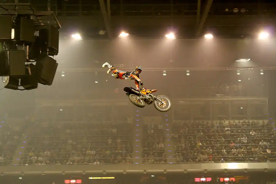 015 | 2005 | Berlin | Night Of The Jumps | © carsten riede fotografie