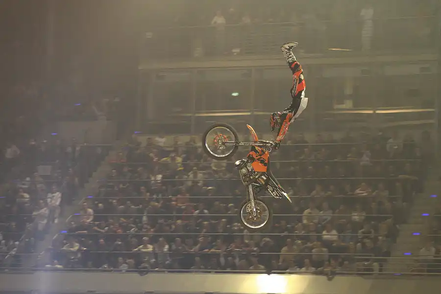 018 | 2005 | Berlin | Night Of The Jumps | © carsten riede fotografie