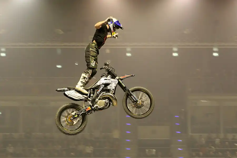 019 | 2005 | Berlin | Night Of The Jumps | © carsten riede fotografie