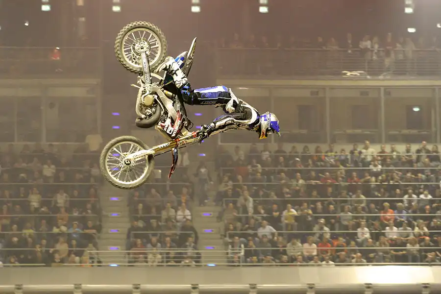 023 | 2005 | Berlin | Night Of The Jumps | © carsten riede fotografie