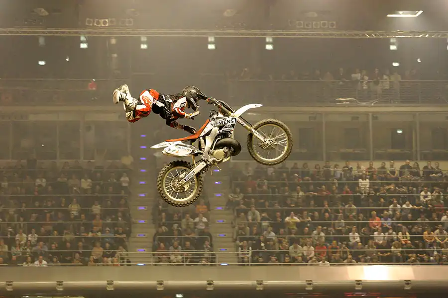 024 | 2005 | Berlin | Night Of The Jumps | © carsten riede fotografie