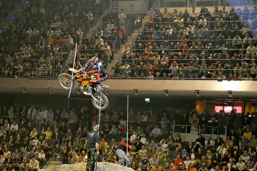 027 | 2005 | Berlin | Night Of The Jumps | © carsten riede fotografie