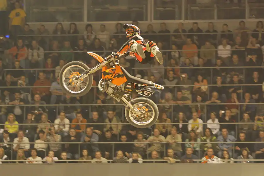 030 | 2005 | Berlin | Night Of The Jumps | © carsten riede fotografie