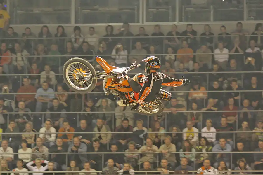 032 | 2005 | Berlin | Night Of The Jumps | © carsten riede fotografie