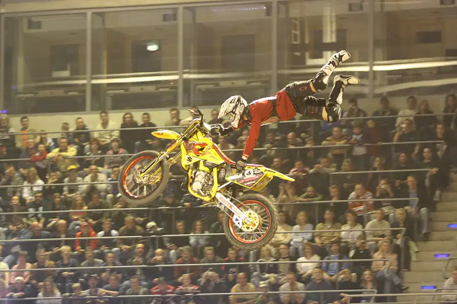 040 | 2005 | Berlin | Night Of The Jumps | © carsten riede fotografie