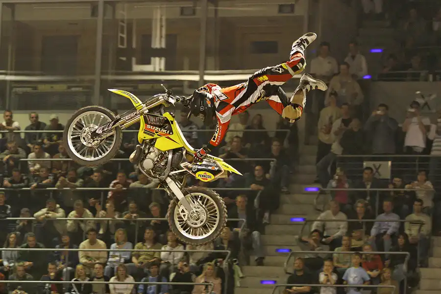 045 | 2005 | Berlin | Night Of The Jumps | © carsten riede fotografie