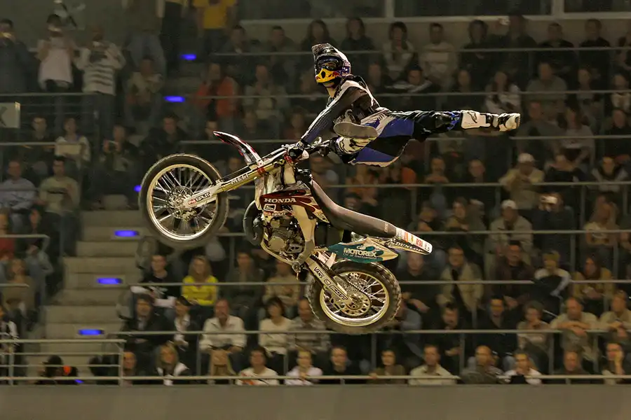 048 | 2005 | Berlin | Night Of The Jumps | © carsten riede fotografie