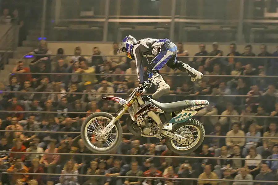 049 | 2005 | Berlin | Night Of The Jumps | © carsten riede fotografie