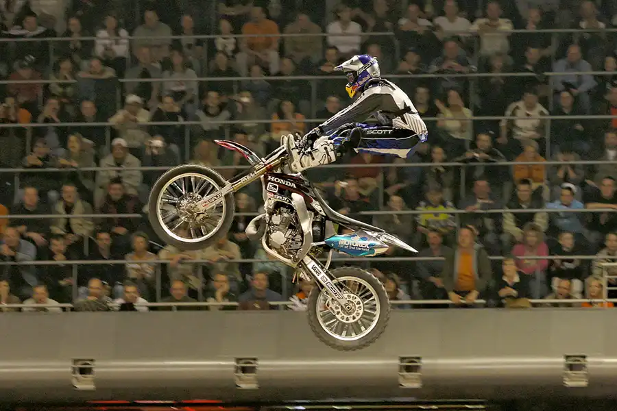 053 | 2005 | Berlin | Night Of The Jumps | © carsten riede fotografie