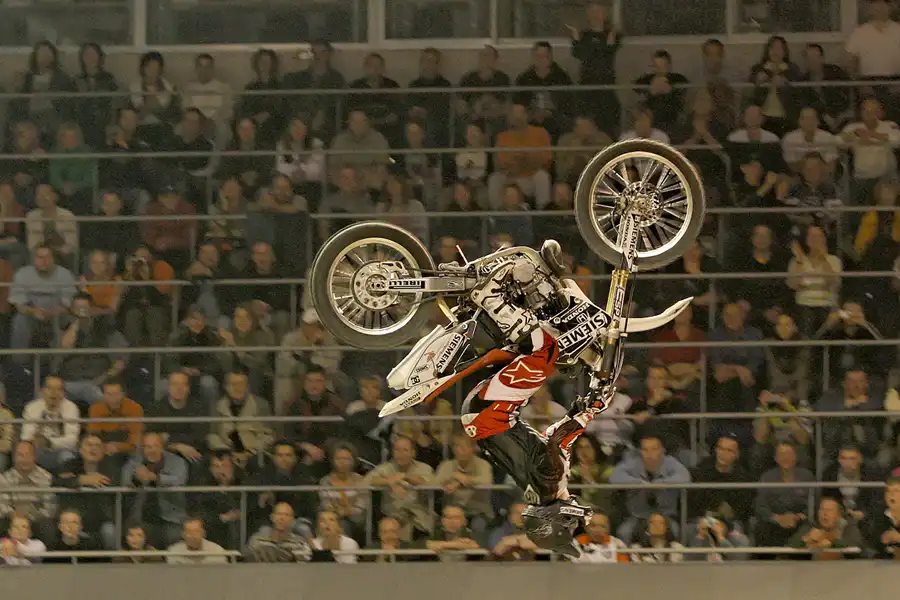 054 | 2005 | Berlin | Night Of The Jumps | © carsten riede fotografie