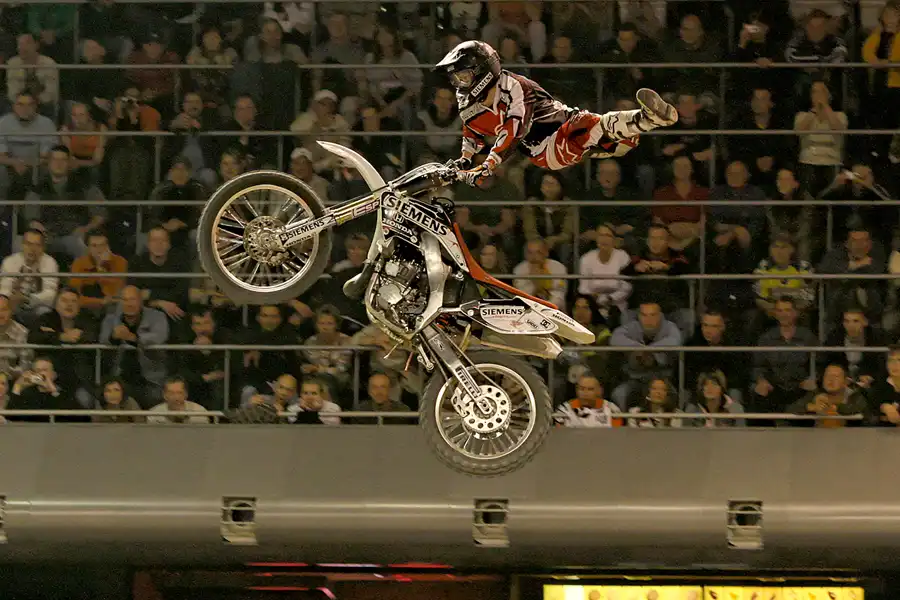 055 | 2005 | Berlin | Night Of The Jumps | © carsten riede fotografie