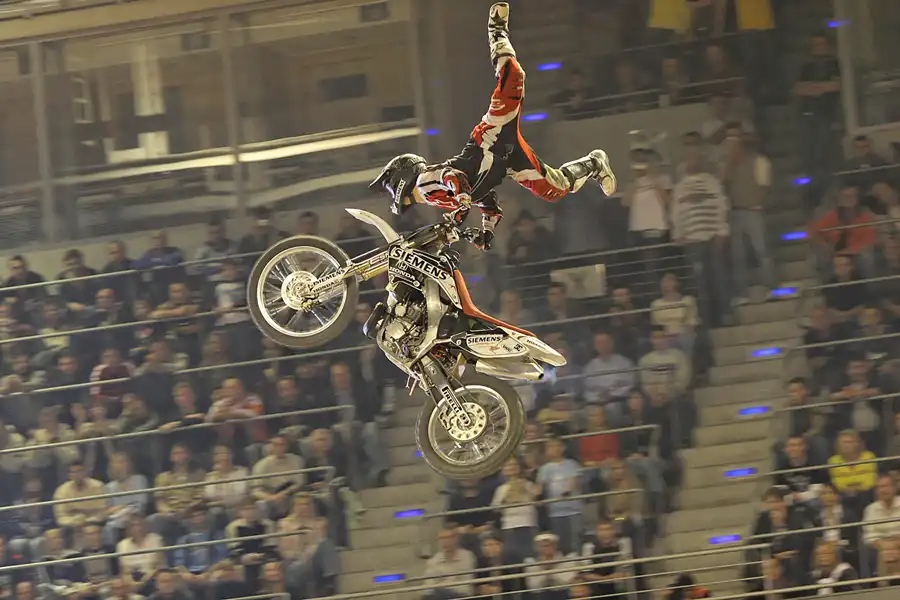 056 | 2005 | Berlin | Night Of The Jumps | © carsten riede fotografie