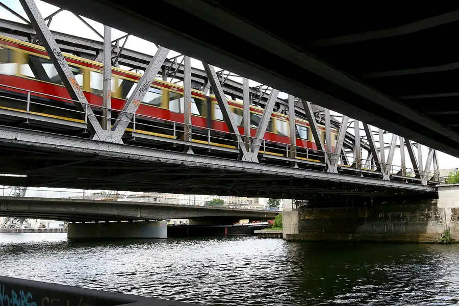 025 | 2005 | Berlin | An den Treptowers | © carsten riede fotografie