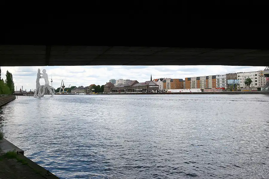 026 | 2005 | Berlin | An den Treptowers | © carsten riede fotografie