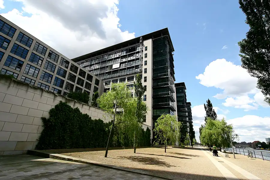 028 | 2005 | Berlin | An den Treptowers | © carsten riede fotografie