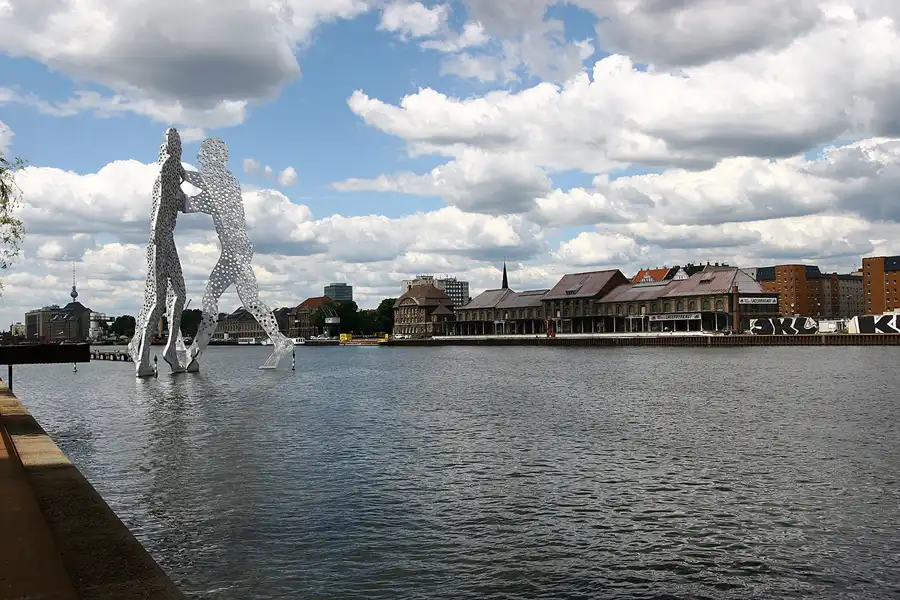 030 | 2005 | Berlin | An den Treptowers | © carsten riede fotografie