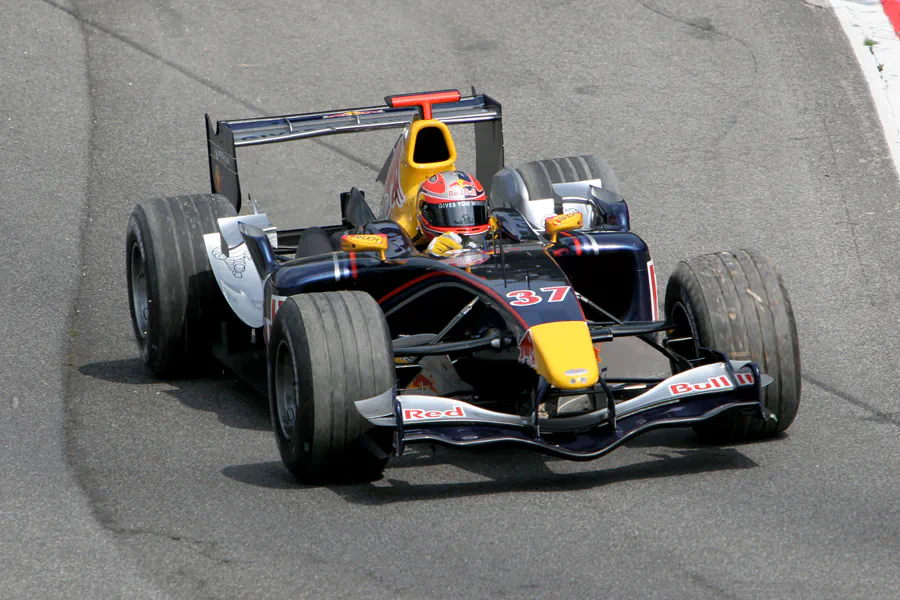 144 | 2005 | Monza | Red Bull-Cosworth RB1 | Vitantonio Liuzzi | © carsten riede fotografie