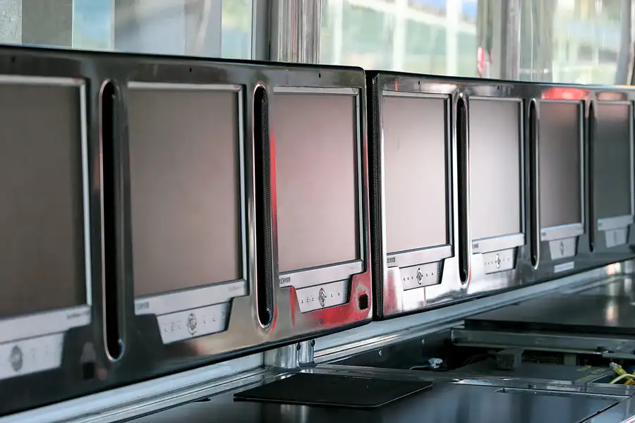 230 | 2005 | Spa-Francorchamps | Circuit De Spa-Francorchamps | Pit Lane | © carsten riede fotografie