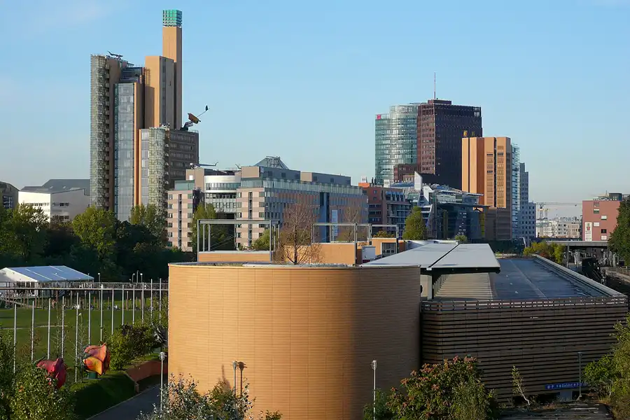 111 | 2006 | Berlin | Blick vom Bahnhof Gleisdreieck | © carsten riede fotografie