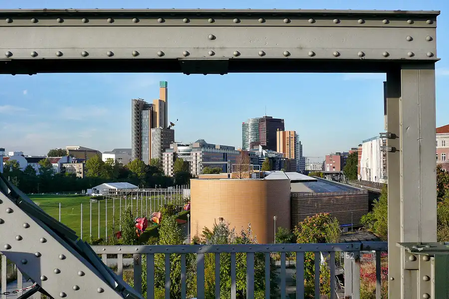 114 | 2006 | Berlin | Blick vom Bahnhof Gleisdreieck | © carsten riede fotografie