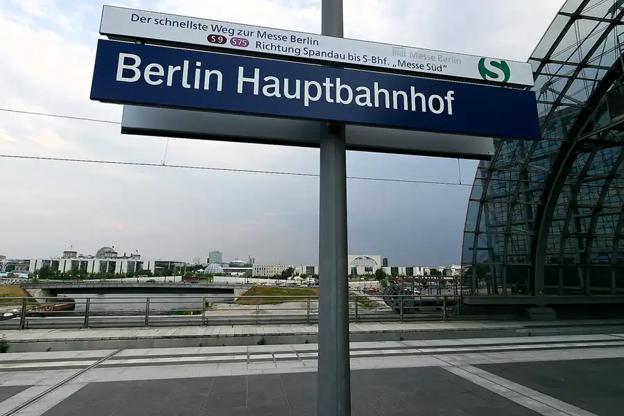 022 | 2006 | Berlin | Hauptbahnhof | © carsten riede fotografie