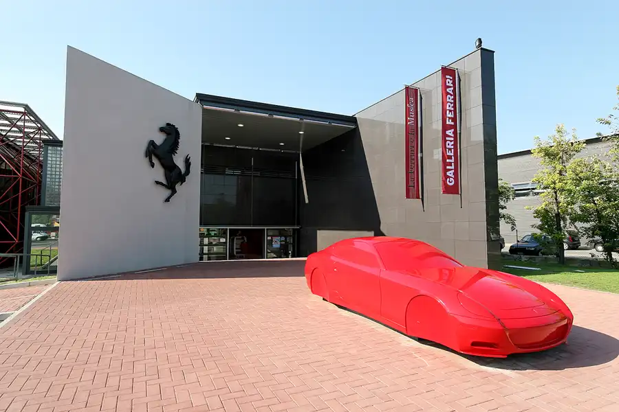 001 | 2006 | Maranello | Galleria Ferrari | © carsten riede fotografie