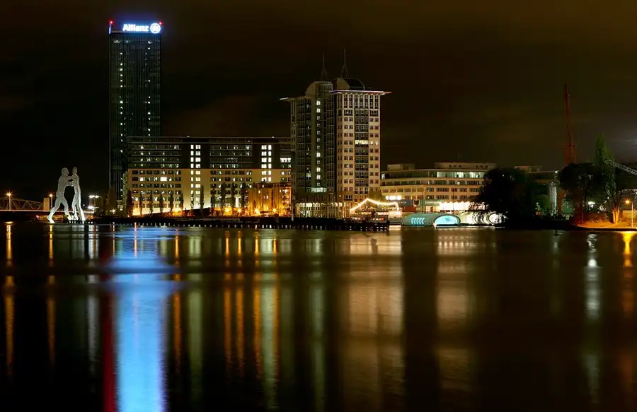 003 | 2006 | Berlin | Festival Of Lights | Treptowers | © carsten riede fotografie