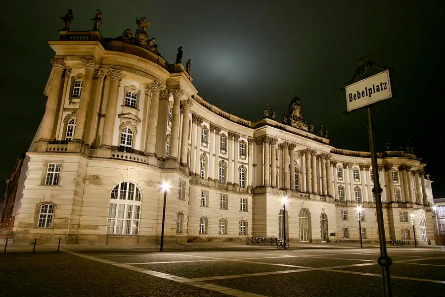 024 | 2006 | Berlin | Festival Of Lights | Humboldt-Universität zu Berlin – Juristische Fakultät | © carsten riede fotografie