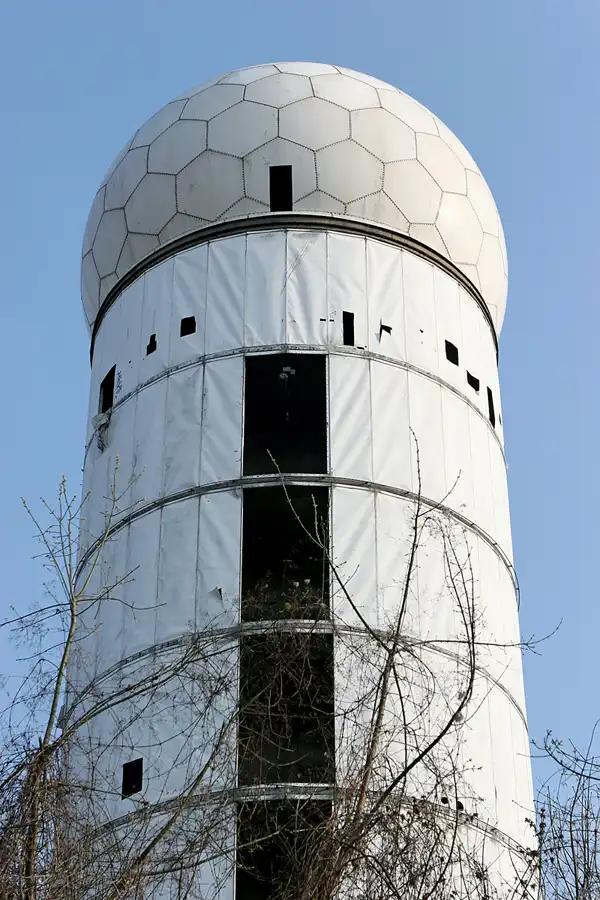 012 | 2007 | Berlin | Field Station Teufelsberg | © carsten riede fotografie