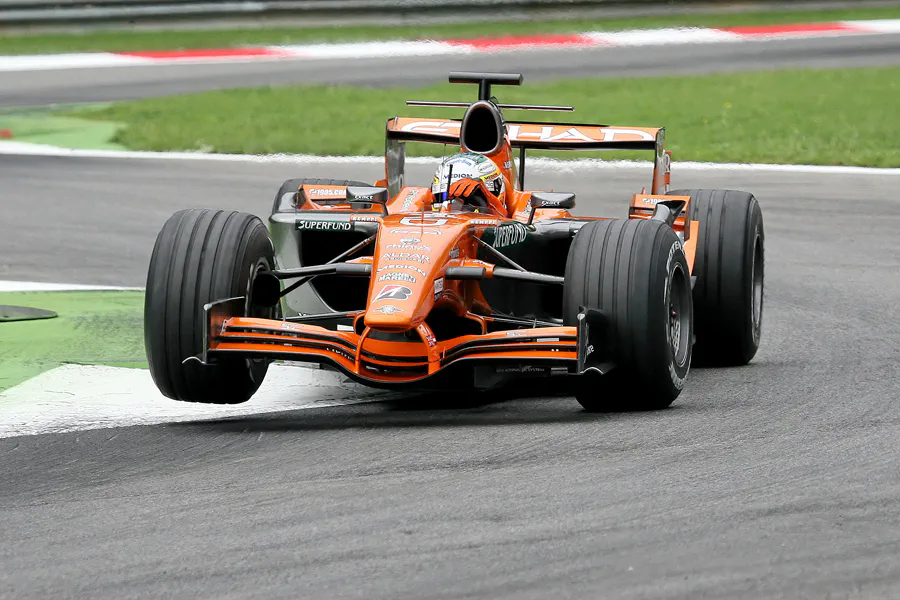 084 | 2007 | Monza | Spyker-Ferrari F8-VIIB | Adrian Sutil | © carsten riede fotografie