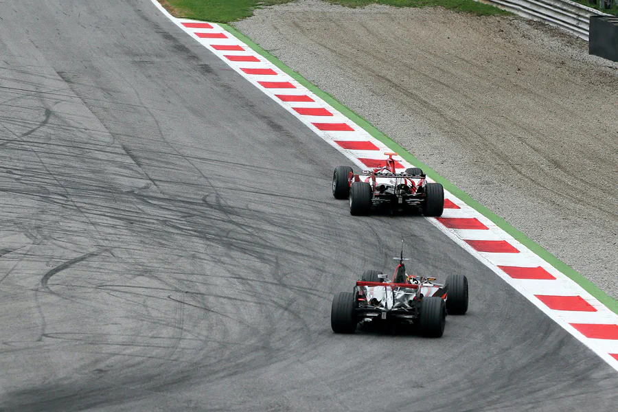 118 | 2007 | Monza | Super Aguri-Honda SA07 | Takuma Sato + McLaren-Mercedes Benz MP4-22 | Lewis Hamilton | © carsten riede fotografie