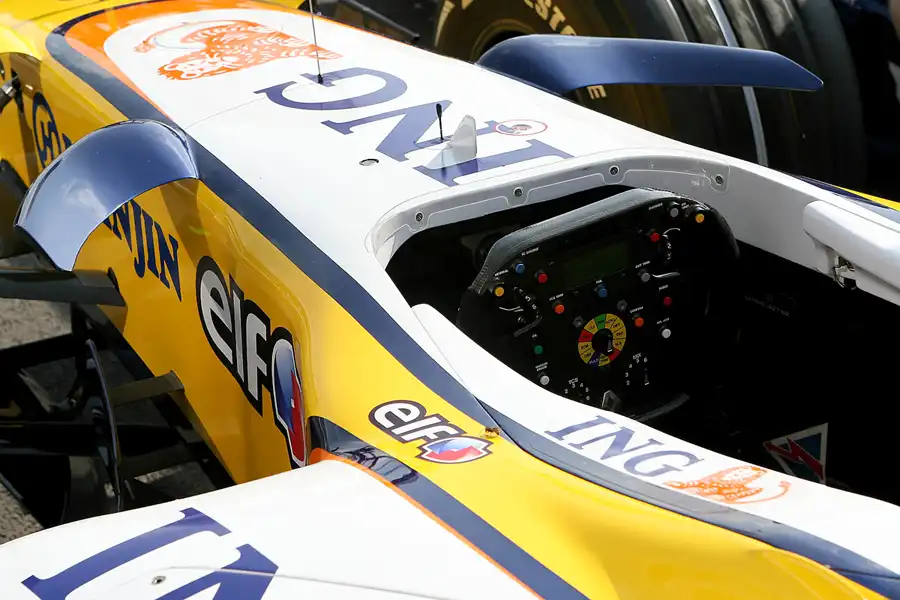 081 | 2007 | Spa-Francorchamps | Renault R27 | © carsten riede fotografie